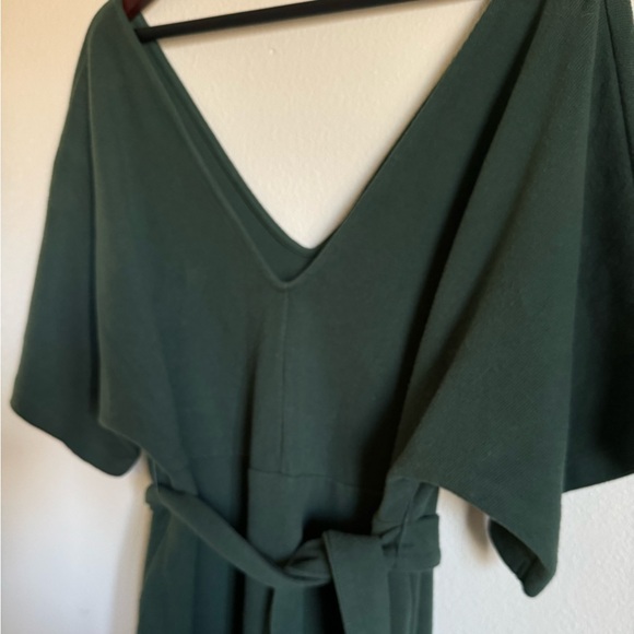 ASOS DESIGN Curve super soft v neck belted midi sweater dress - Picture 4 of 8